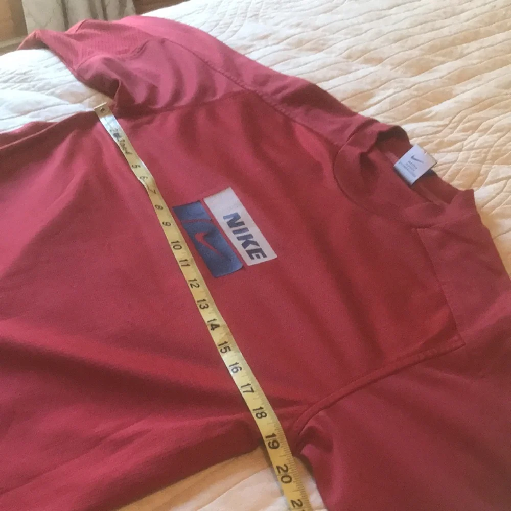 Youth Nike Red Long Sleeve Shirt Size XL (18-20)